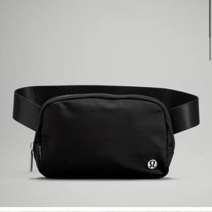 Lululemon black belt bag